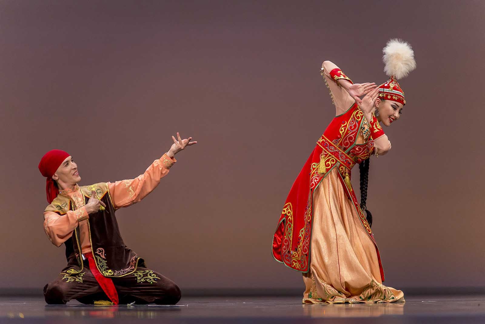 Казахский хит под который танцует. Казахский народный танец. Казахские национальные танцы. Казахский Тане. Традиционные казахские танцы.