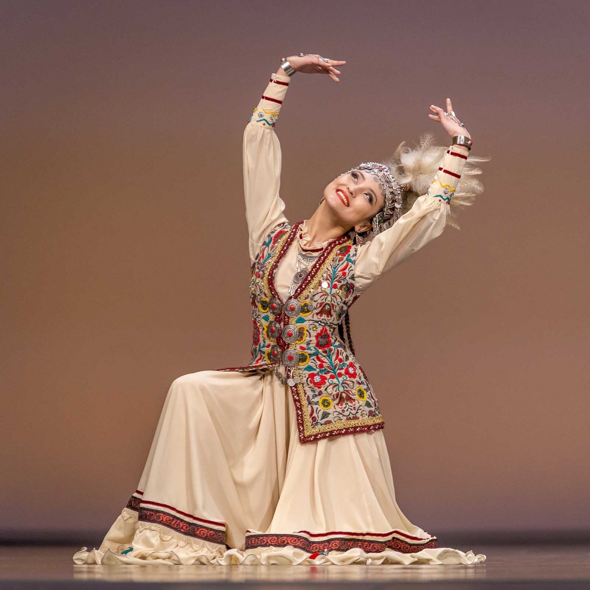 Казахский национальный танец. Казахский Тане. Казахские национальные танцы. Народные танцы. Казахский народный танец.