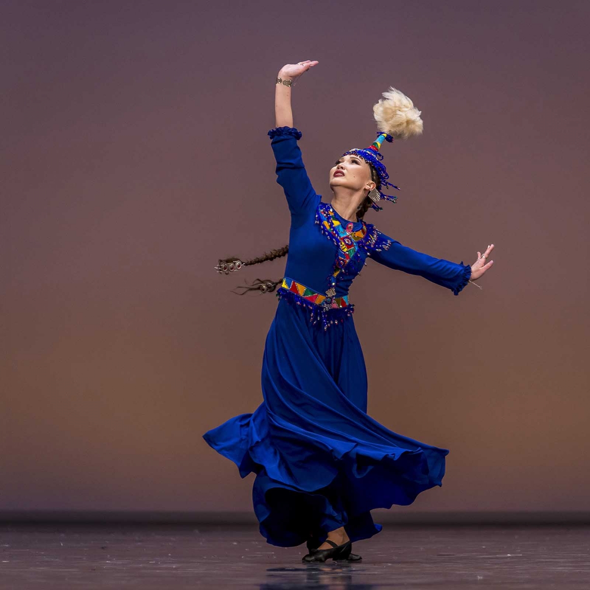 Казахский национальный танец. Шара Жиенкулова. Казахский Тане. Казахский танец. Казахский народный танец.